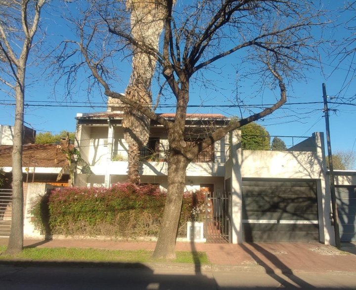 AGÛERO 4175  -  CASA 4 DORMITORIOS