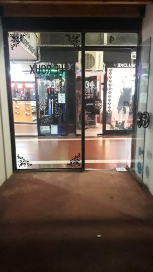 SARMIENTO 922 - LOCAL COMERCIAL -